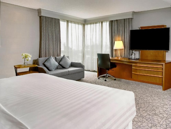 Pan Pacific Toronto image 25